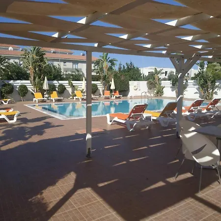 Cosy Apartment In A Luxury Resort Paralimni Exterior photo